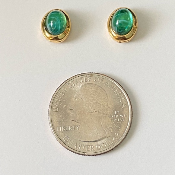 Green Glass Stone Stud Pierced Earrings - Picture 3 of 6